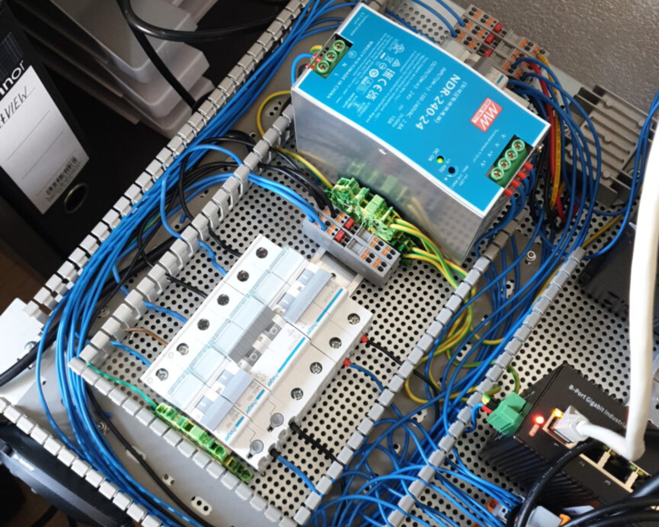 LeitVIEW electronic panel