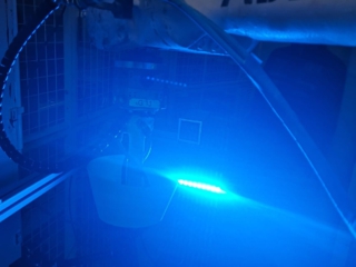 High performance bar lighting setup for high feature contrast