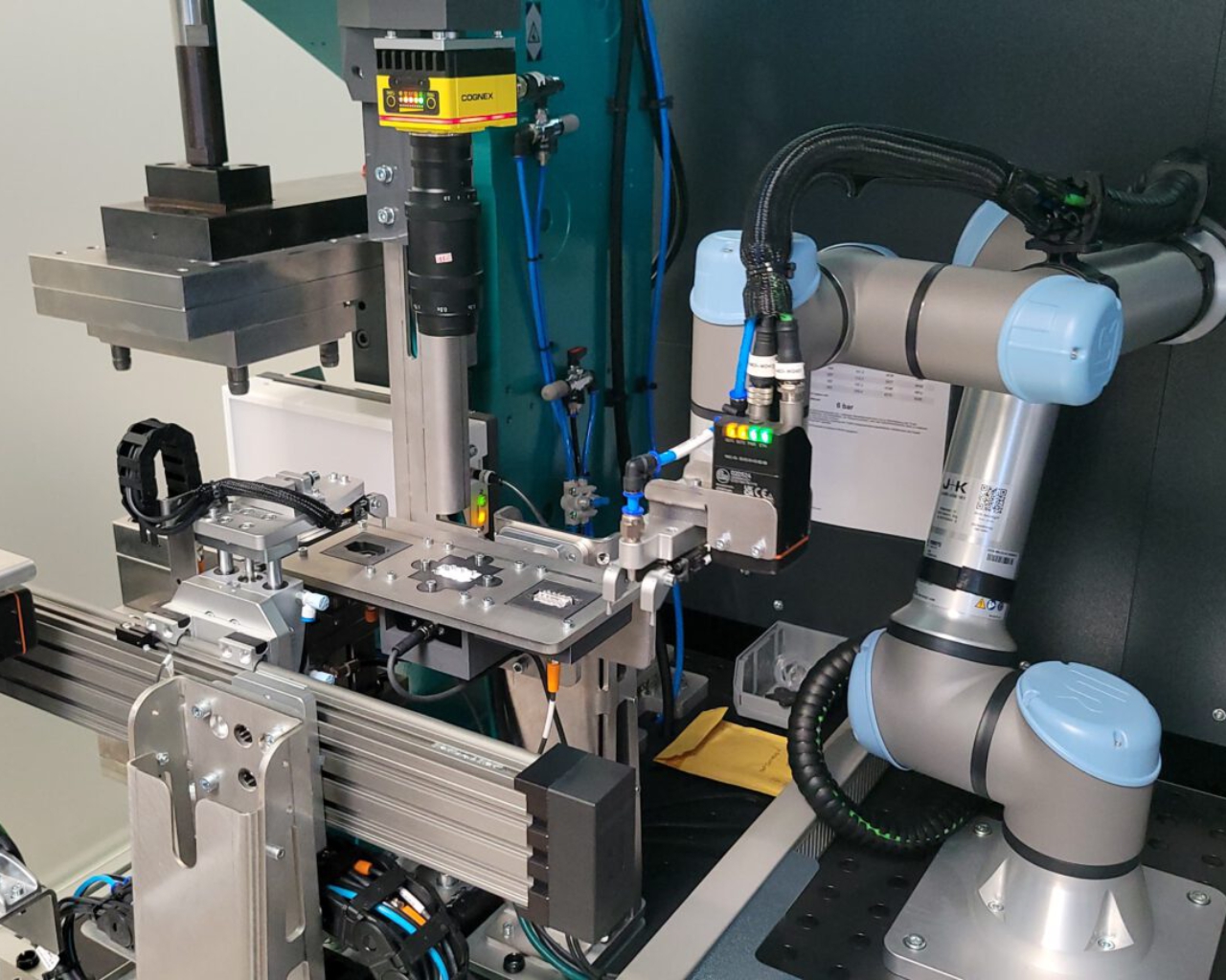 Robotic LeitVIEW measurement and Pick & Place module